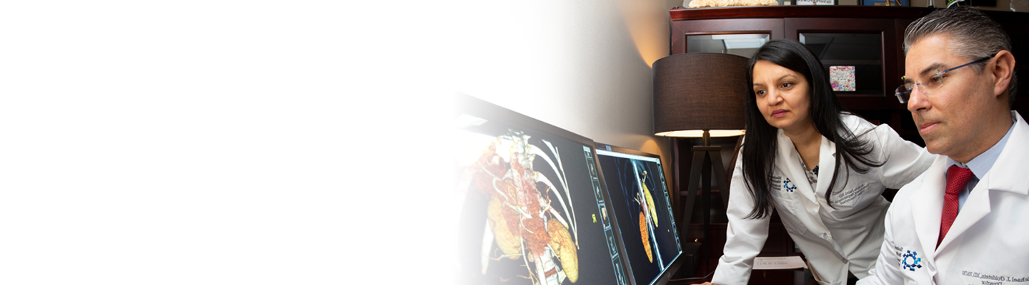Physicians reviewing organ transplant images on their computer screens.