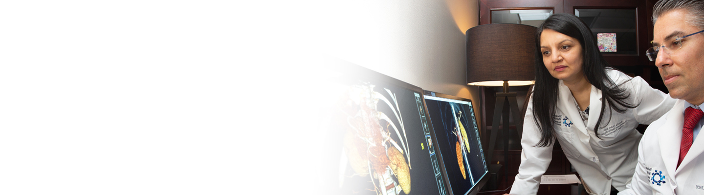 Physicians reviewing organ transplant images on their computer screens.