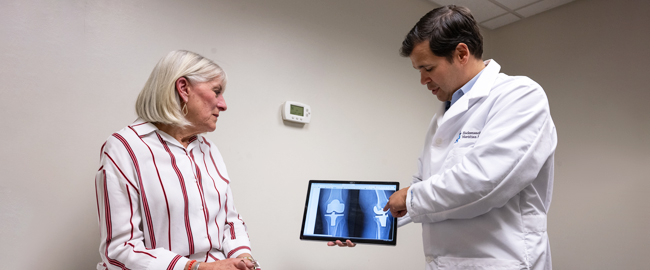 physician reviewing knee x-ray with patient