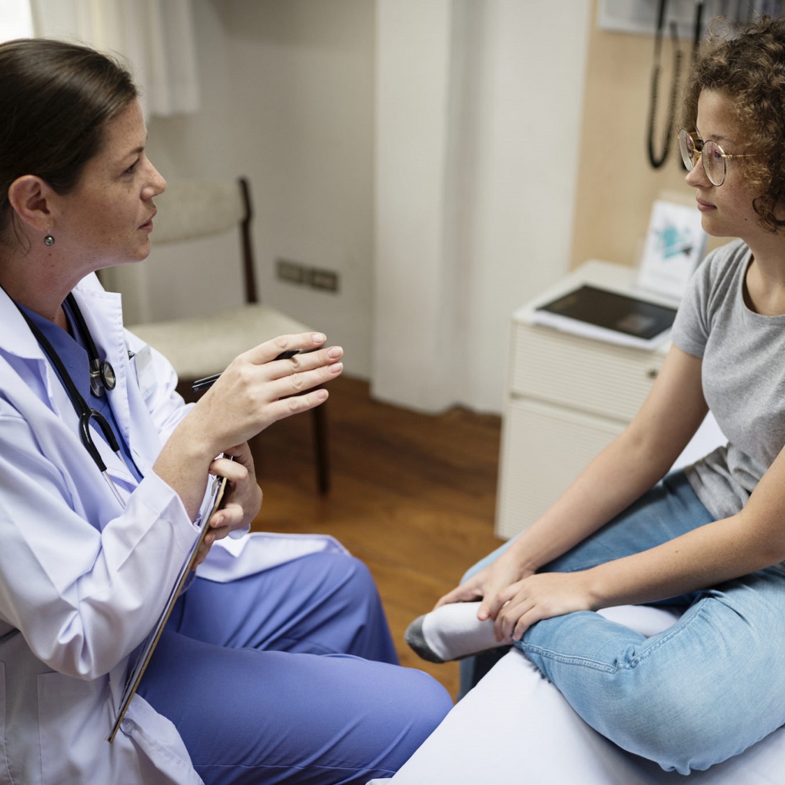 Kid and her pediatrician