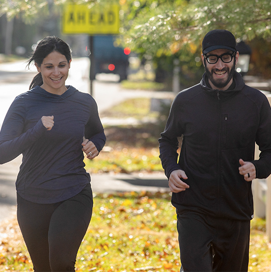 People jogging to be healthy.