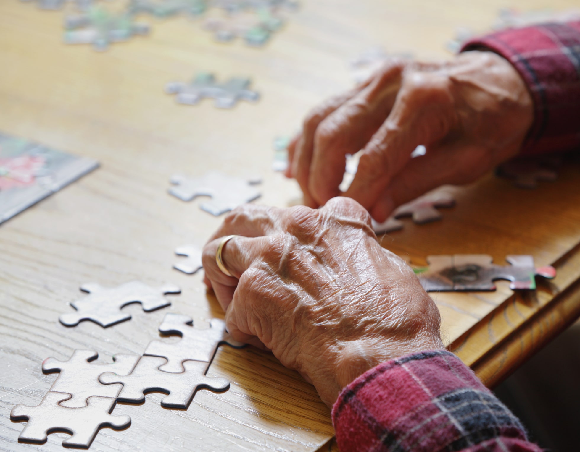woman putting a puzzle together